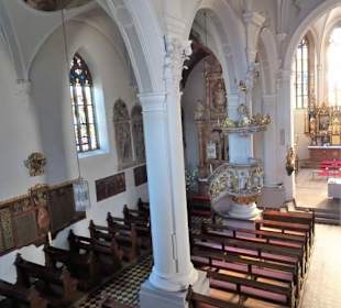 Blick von der Orgelempore in das Langschiff