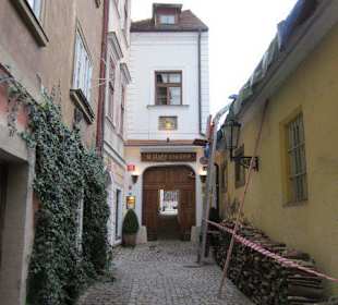 Mala Strana, ***** Golden Well