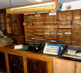 Blick in einen alten Schreibwarenladen