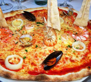 Pizza Frutti di Mare mit Segeln