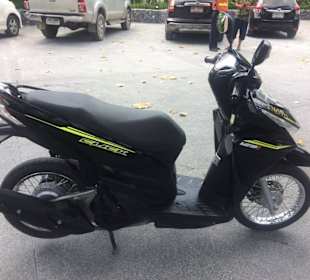 Angemieteter Honda-Click-Roller