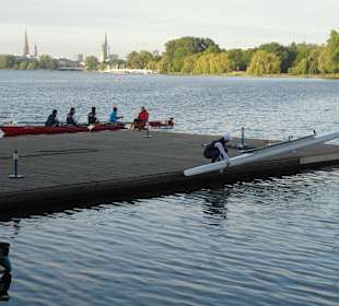 Frühmorgens unterwegs an der Außenalster 