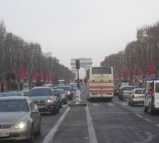 In lontananza, l'Arco di trionfo