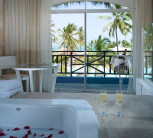 Honeymoon Suite Jacuzzi