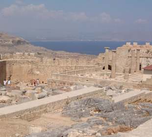 Blick auf die Johanniterfestung und Akropolis in Lindos