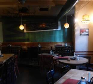 Im Restaurant PlanWirtschaft in der Neustadt