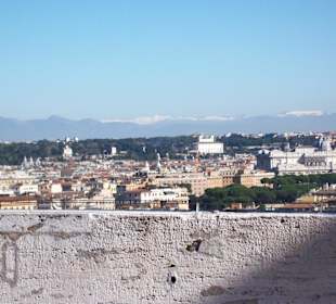 Blick vom Petersdomanlage über die 7 Hügel von Rom