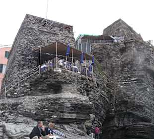 Castel mit Cafe/Bar