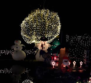 Figuren und viele Lichter