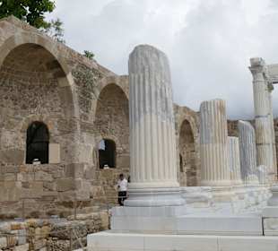 Bau hinter dem Tempel der Athene