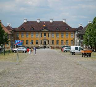 Das Schloss von der Stadtseite