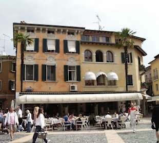 Piazza Giosue Carducci