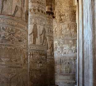 Im Hathor Tempel 