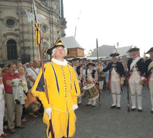 Feldweibel vor dem König