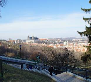 Mittelstation "Nebozizek" mit Blick Prager Burg