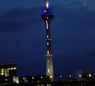 Rheinturm bei Nacht 
