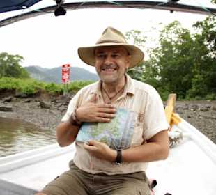 Peter erklärt die Insel