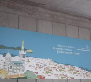 Плакат "Добро пожаловать" в зале прилета