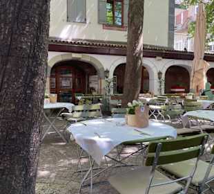 Schöner schattiger Innenhof