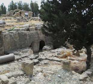 Seitlich der Saranda Kolones