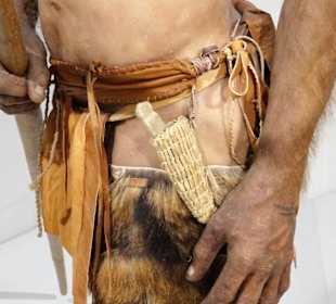 Rekonstruktion des Gletscherfundes "Ötzi"