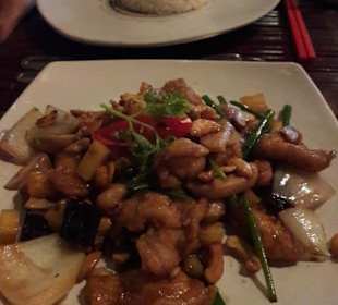 Chicken with cashew nuts