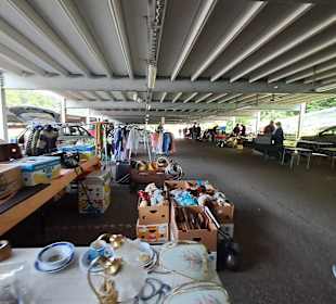 Trödelmarkt im Uni-Parkhaus in Saarbrücken