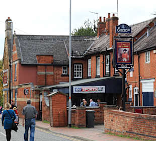 Pub "The George" schräg gegenüber