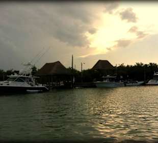 Wir kommen mit der Fähre an-Hafen