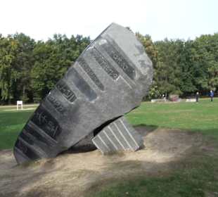 Global Stone Skulpturengruppe