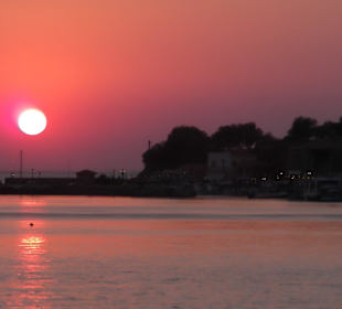 Sonnenuntergang über dem Hafen