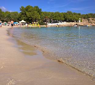 Cala Bassa für 9,- per Boot zu erreichen