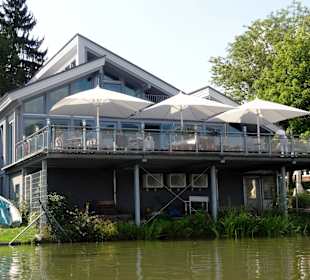 Blick vom Kiessee auf das Restaurant