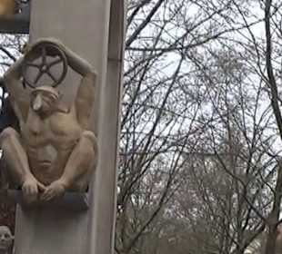 Laubebrunnen Peter Lenk