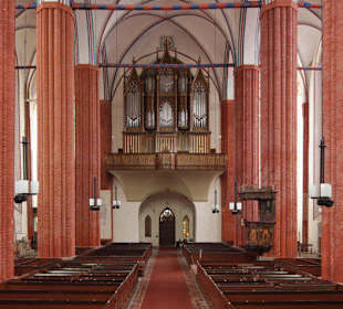 Kirchenschiff nach Westen