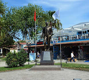 Kemal Atatürk-Denkmal in Side