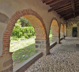 Die Säulenhalle als Ankunftsbereich der Pilger