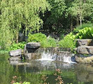 Teich mit Wasserkaskaden