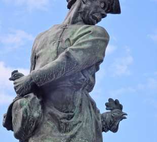 Ansichten des Hühnerdieb-Brunnens