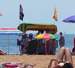 Eisverkauf am Hundestrand
