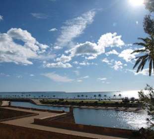 Blick vom Platz der Kathedrale auf das Mittelmeer