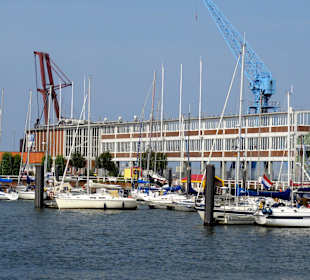 Das Steubenhöft von der Hafenseite