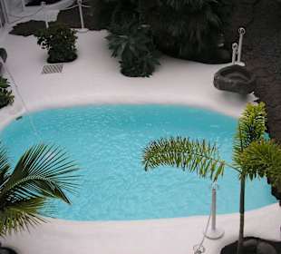 Poolanlage beim Ausgang der Blasen