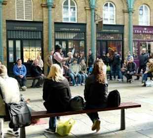 Aufmerksame Zuhörer in Convent Garden