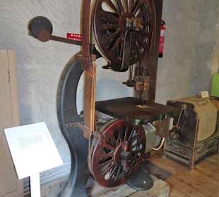 Rundgang durch die Geräteausstellung des Museums