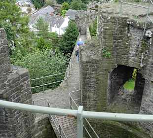 Auf der Stadtmauer in Conwy