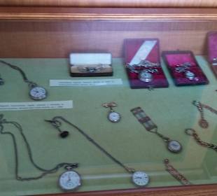 Schloßbesichtigung, Vitrinen