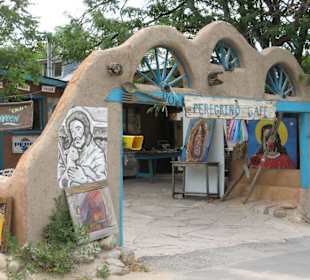 Laden bzw. Restaurant unweit der Kirche