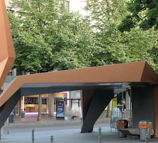 Busunterstand an der Haltestelle Elisenbrunnen