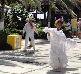 Mexikanische Tänze beim Einkaufszentrum